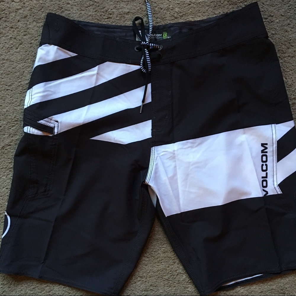 Men’s Volcom board shorts